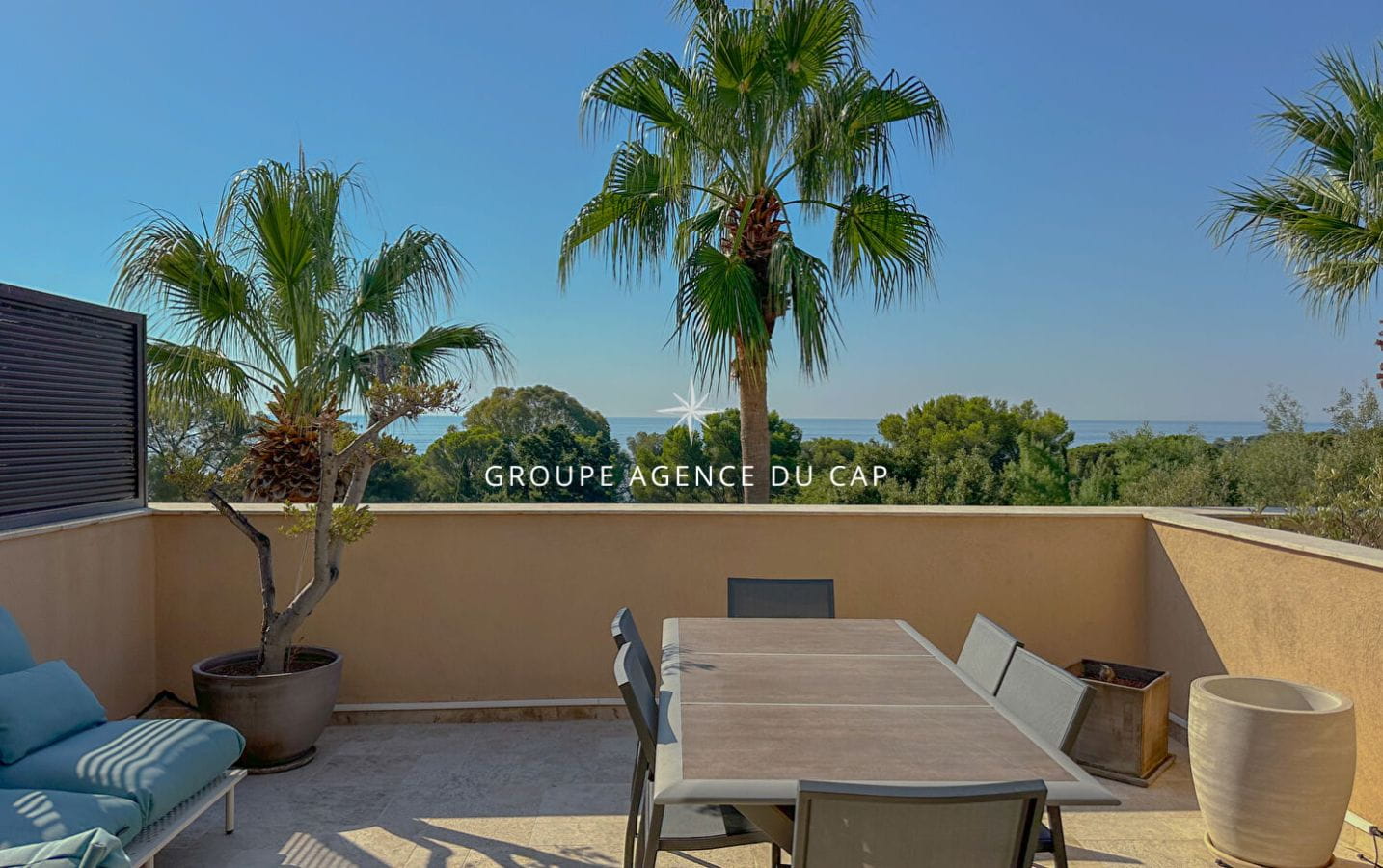 APPARTEMENT TYPE T3 DE 62 M2 AVEC 2 CHAMBRES ET 2 PLACES DE PARKING, A PIEDS DES PLAGES DES ISSAMBRES Image 0