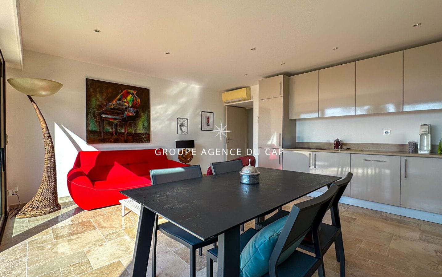 APPARTEMENT TYPE T3 DE 62 M2 AVEC 2 CHAMBRES ET 2 PLACES DE PARKING, A PIEDS DES PLAGES DES ISSAMBRES Image 2