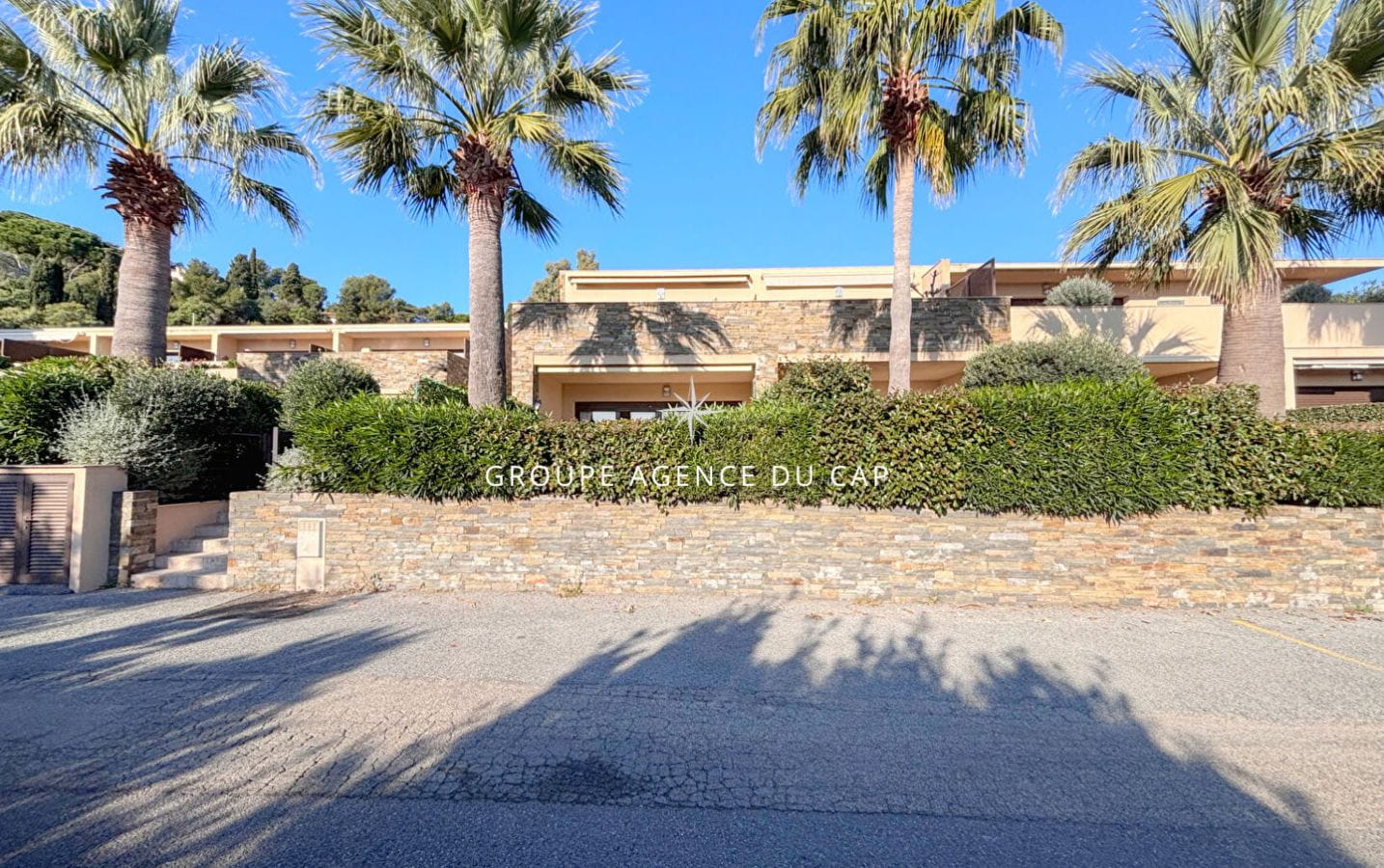 APPARTEMENT TYPE T3 DE 62 M2 AVEC 2 CHAMBRES ET 2 PLACES DE PARKING, A PIEDS DES PLAGES DES ISSAMBRES Image 9