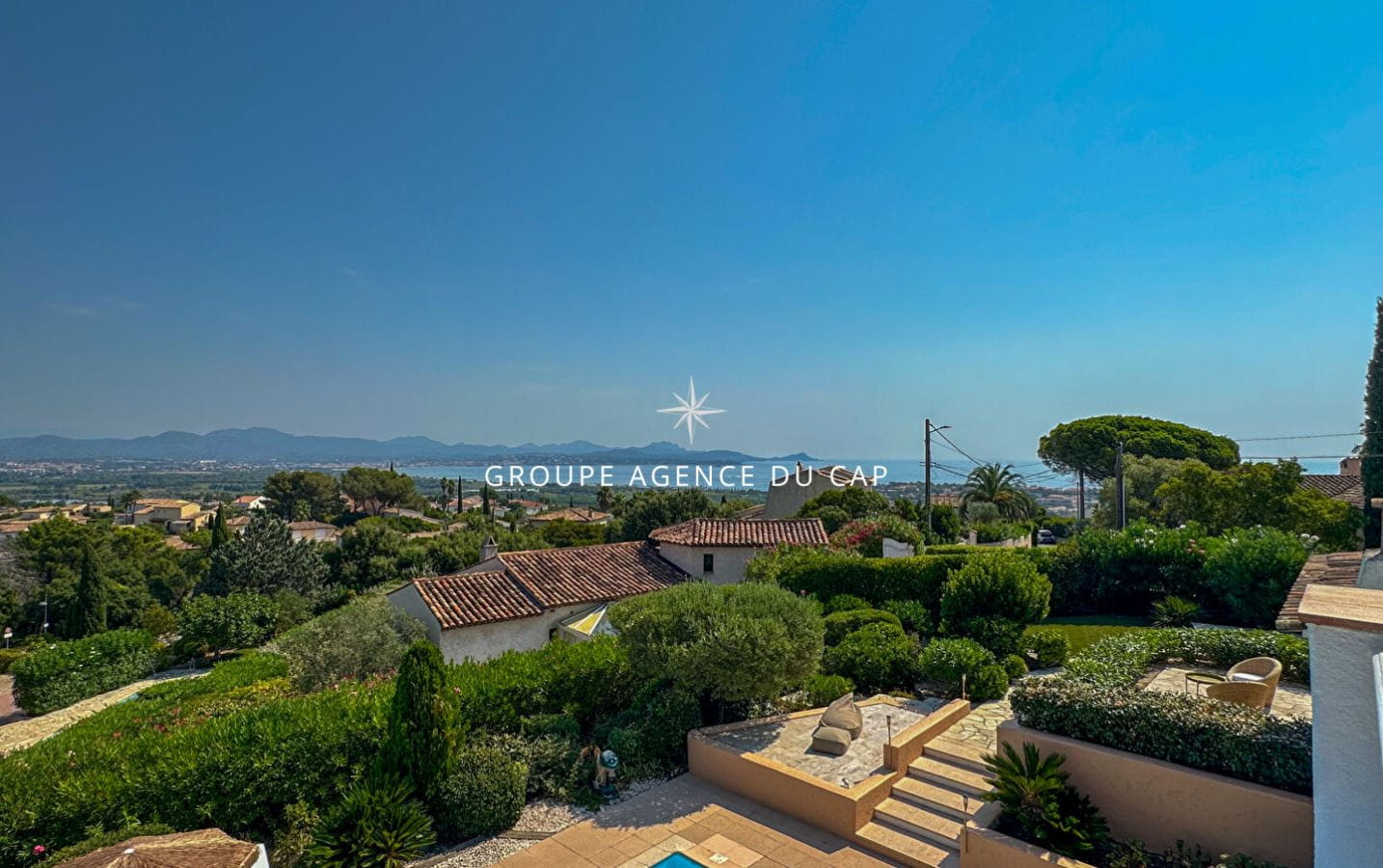 EXCLUSIVITE A VENDRE VILLA STYLE PROVENCAL 5 CHAMBRES PISCINE GARAGE VUE MER À SAINT-AYGULF Image 16