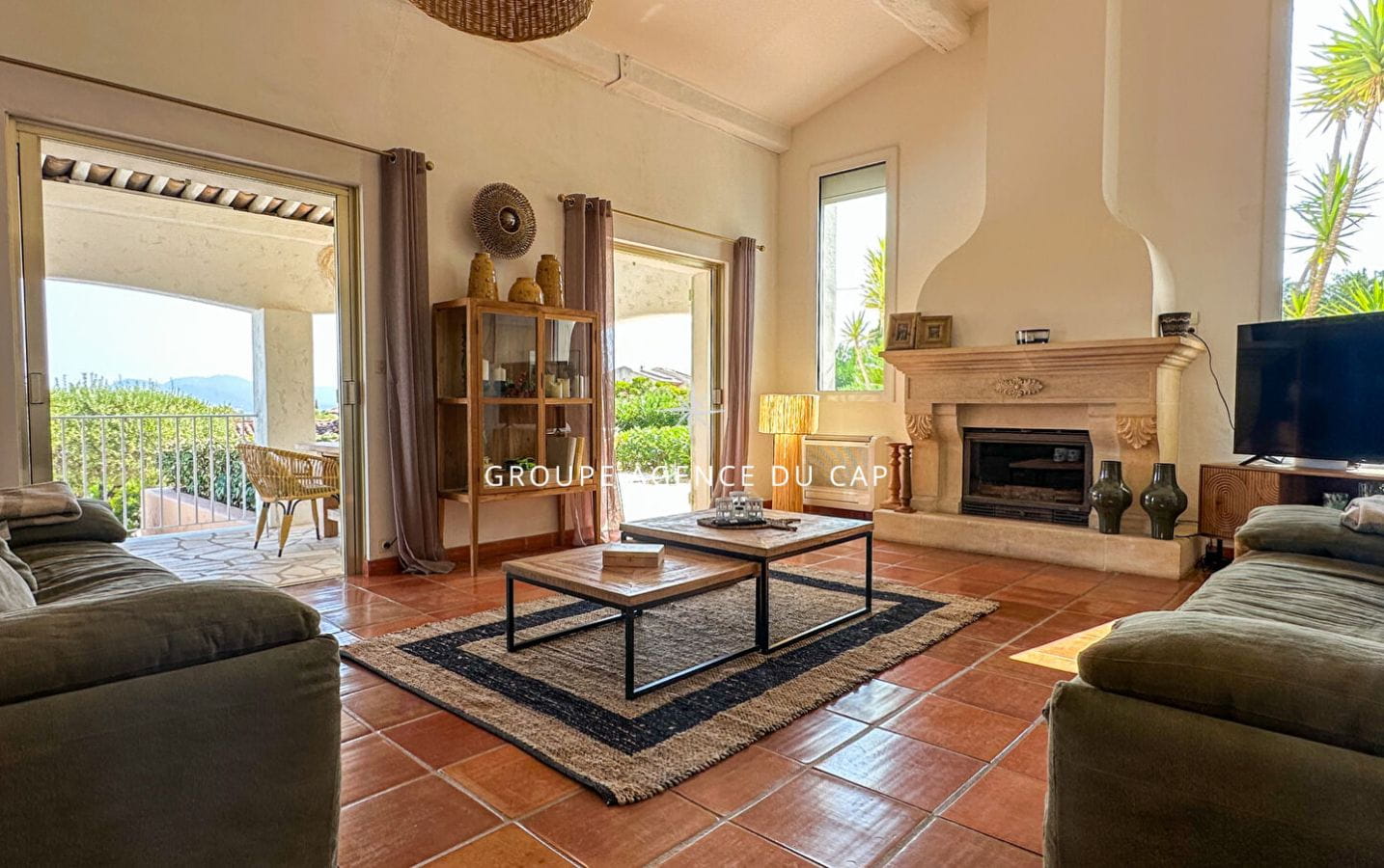 EXCLUSIVITE A VENDRE VILLA STYLE PROVENCAL 5 CHAMBRES PISCINE GARAGE VUE MER À SAINT-AYGULF Image 3