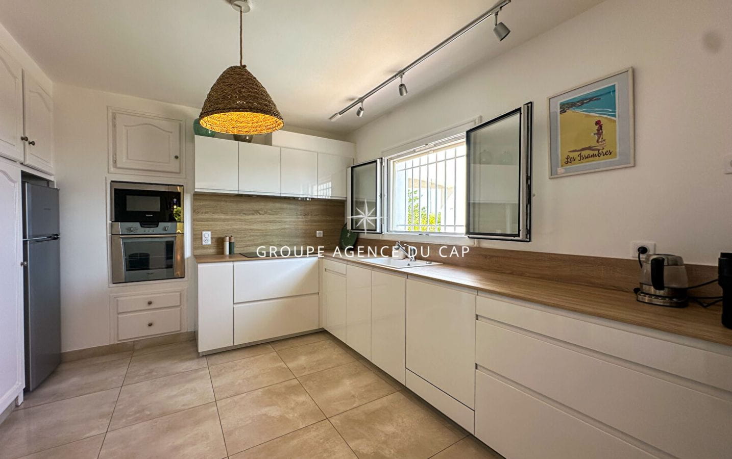 EXCLUSIVITE A VENDRE VILLA STYLE PROVENCAL 5 CHAMBRES PISCINE GARAGE VUE MER À SAINT-AYGULF Image 8