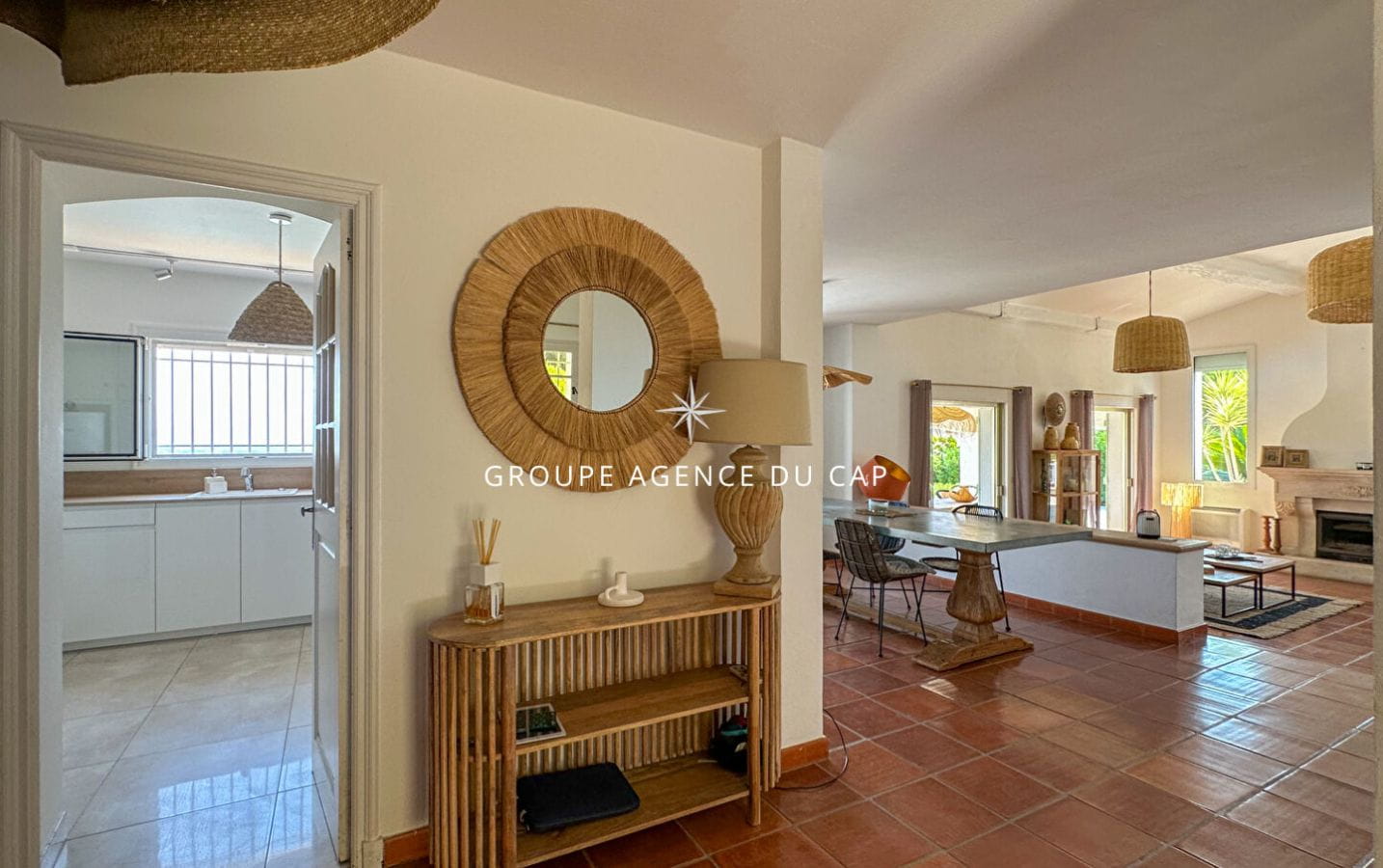 EXCLUSIVITE A VENDRE VILLA STYLE PROVENCAL 5 CHAMBRES PISCINE GARAGE VUE MER À SAINT-AYGULF Image 9