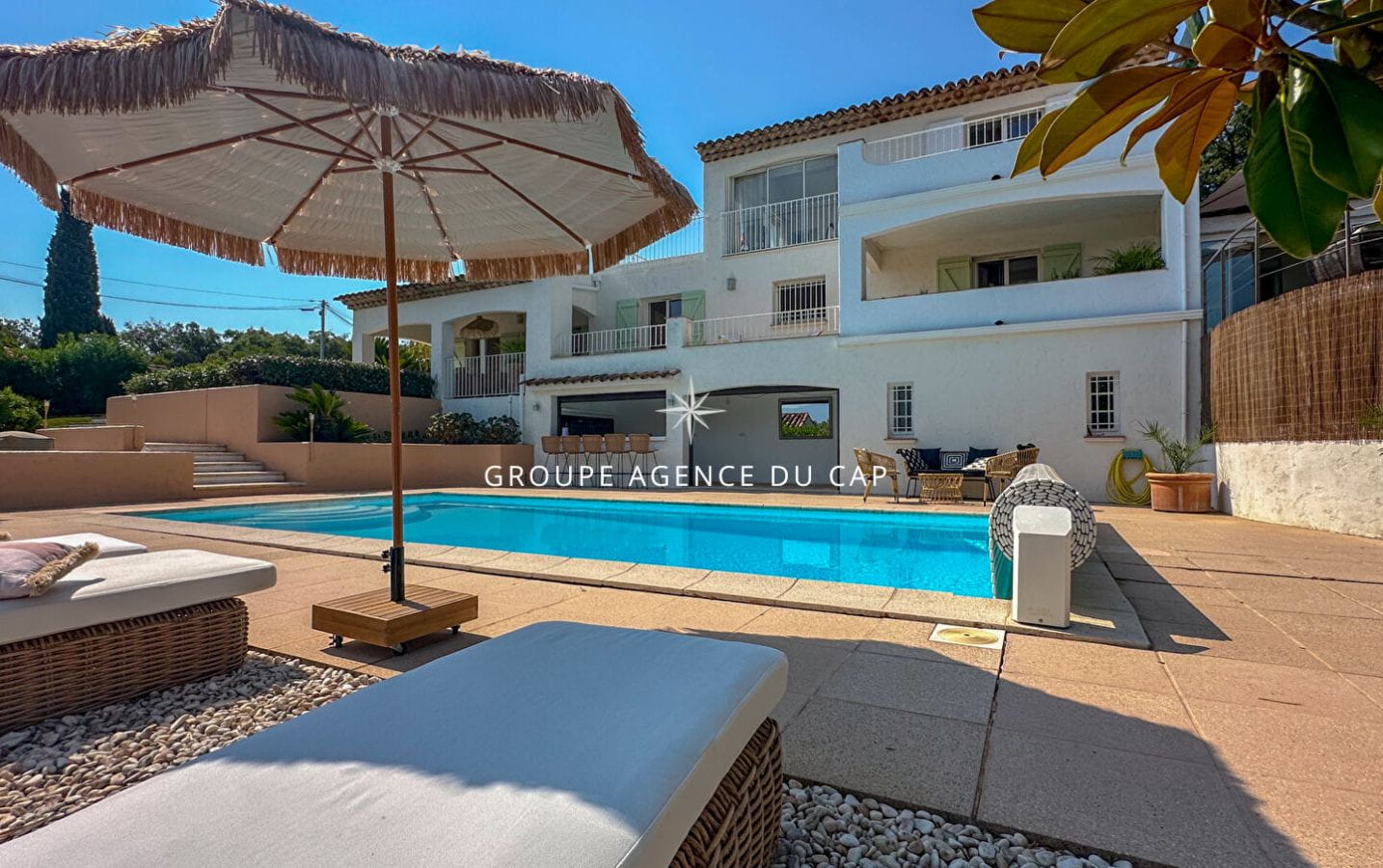FOR SALE PROVENCAL STYLE VILLA 5 BEDROOMS POOL GARAGE SEA VIEW IN SAINT-AYGULF Image 1