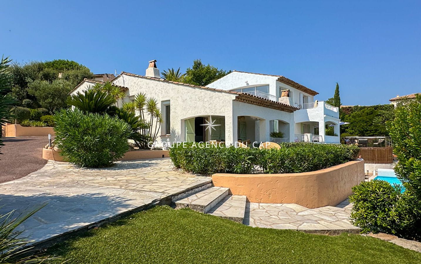 FOR SALE PROVENCAL STYLE VILLA 5 BEDROOMS POOL GARAGE SEA VIEW IN SAINT-AYGULF Image 4