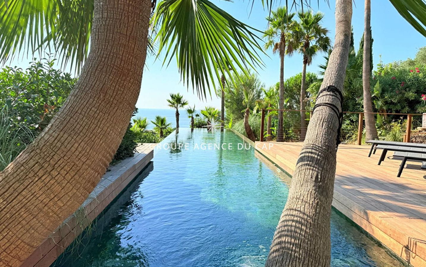 FOR SALE TWO CONTEMPORARY PROPERTIES WITH SEA VIEWS ON THE GULF OF SAINT TROPEZ, 7 BEDROOMS, IN SAINTE MAXIME Image 4