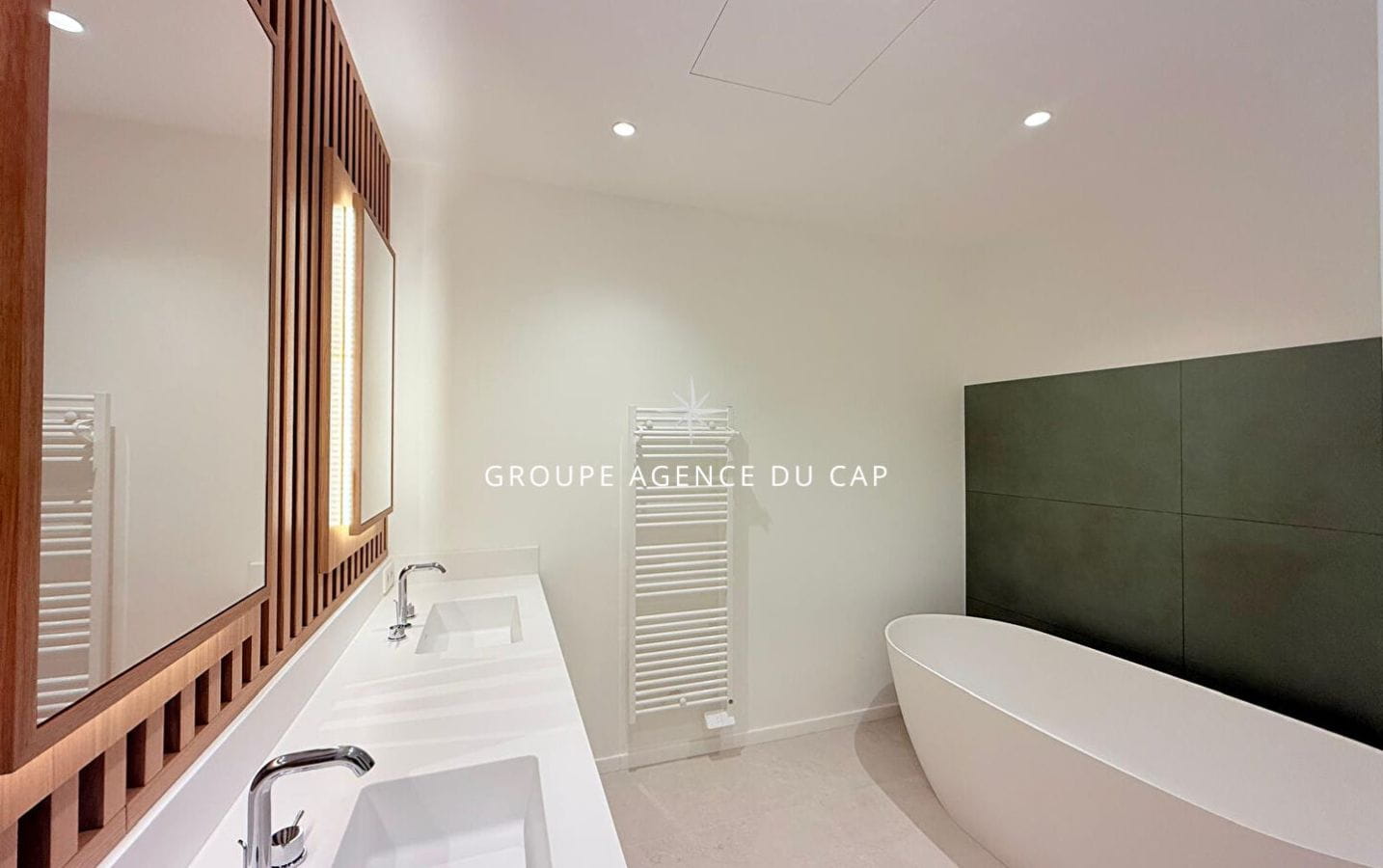 FOR SALE TWO CONTEMPORARY PROPERTIES WITH SEA VIEWS ON THE GULF OF SAINT TROPEZ, 7 BEDROOMS, IN SAINTE MAXIME Image 7