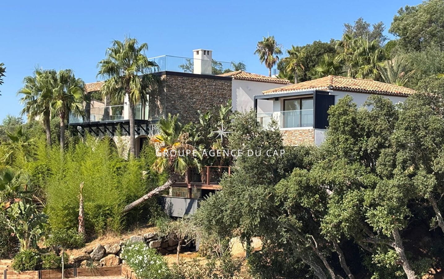 A VENDRE DEUX PROPRIETES CONTEMPORAINES VUE MER SUR LE GOLFE DE SAINT TROPEZ 7 CHAMBRES, A SAINTE MAXIME Image 11