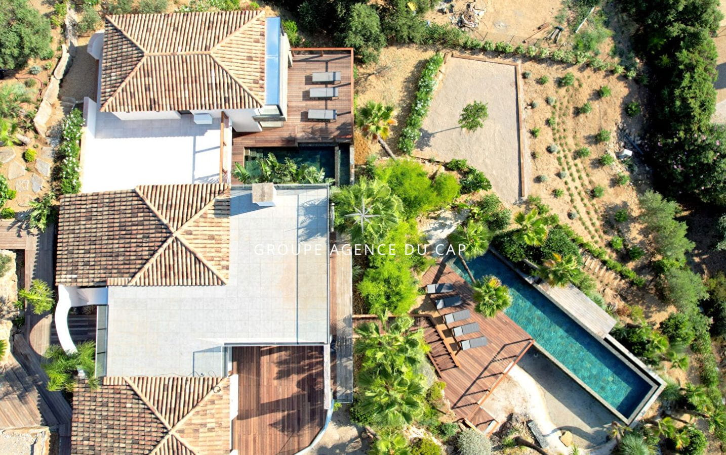 A VENDRE DEUX PROPRIETES CONTEMPORAINES VUE MER SUR LE GOLFE DE SAINT TROPEZ 7 CHAMBRES, A SAINTE MAXIME Image 0