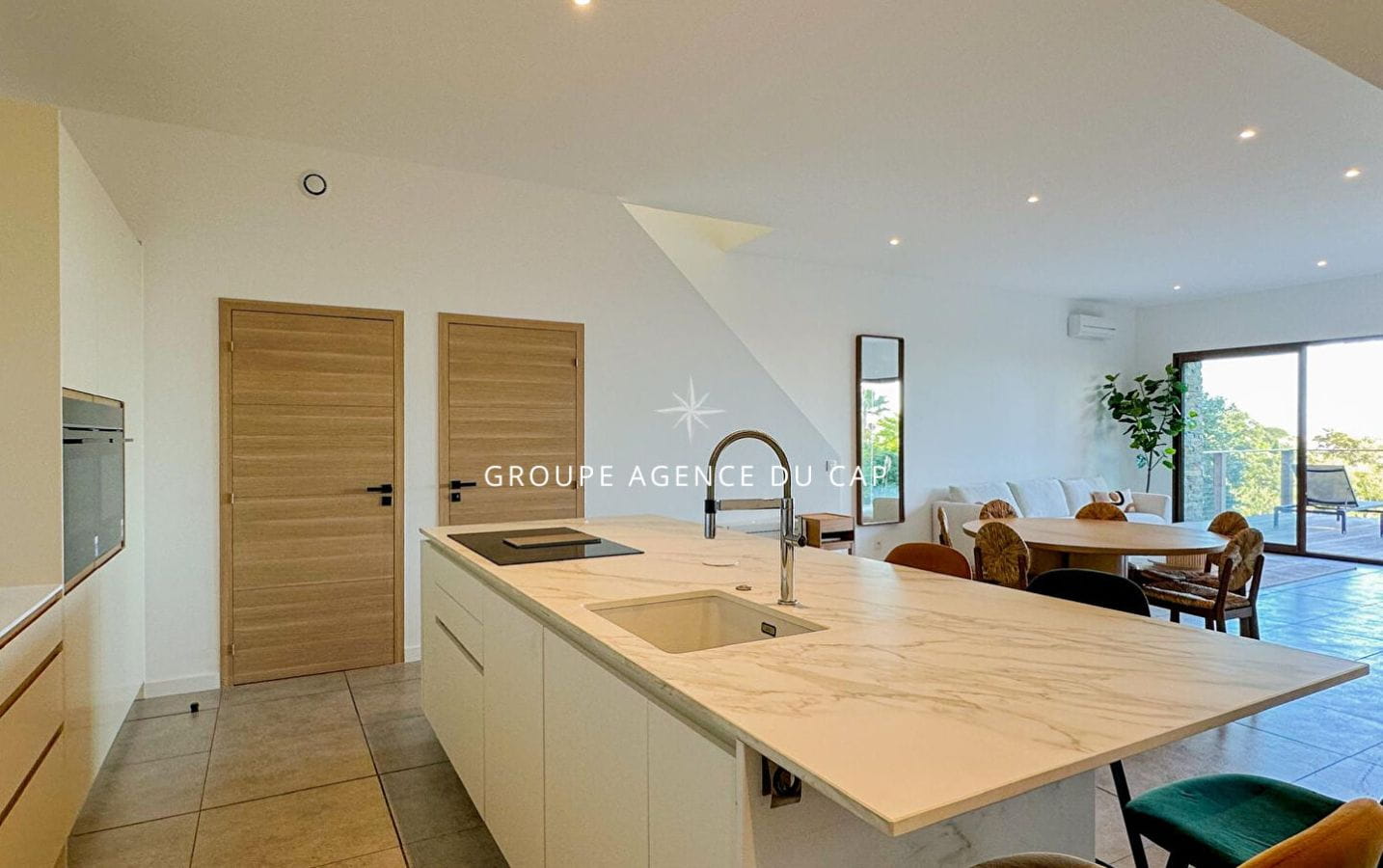 A VENDRE DEUX PROPRIETES CONTEMPORAINES VUE MER SUR LE GOLFE DE SAINT TROPEZ 7 CHAMBRES, A SAINTE MAXIME Image 16