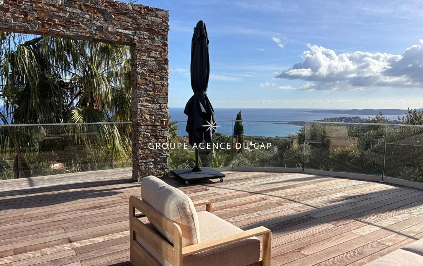 A VENDRE DEUX PROPRIETES CONTEMPORAINES VUE MER SUR LE GOLFE DE SAINT TROPEZ 7 CHAMBRES, A SAINTE MAXIME Image 17