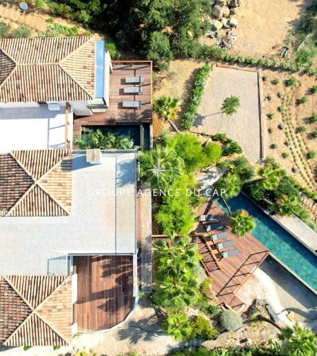 A VENDRE DEUX PROPRIETES CONTEMPORAINES VUE MER SUR LE GOLFE DE SAINT TROPEZ 7 CHAMBRES, A SAINTE MAXIME