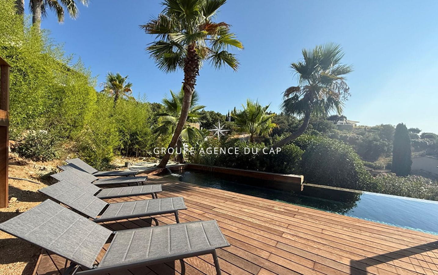 A VENDRE DEUX PROPRIETES CONTEMPORAINES VUE MER SUR LE GOLFE DE SAINT TROPEZ 7 CHAMBRES, A SAINTE MAXIME Image 5