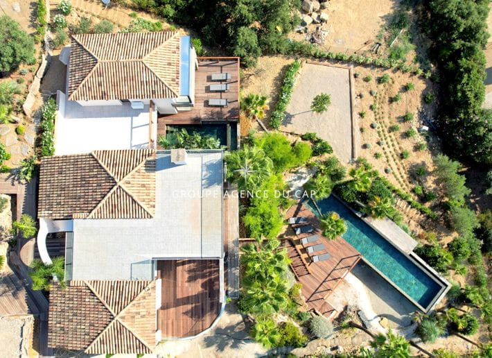 A VENDRE DEUX PROPRIETES CONTEMPORAINES VUE MER SUR LE GOLFE DE SAINT TROPEZ 7 CHAMBRES, A SAINTE MAXIME