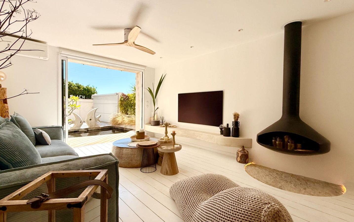 SEA VIEW VILLA 105 M2, WALK TO THE SEA AND LES ISSAMBRES CENTER Image 0