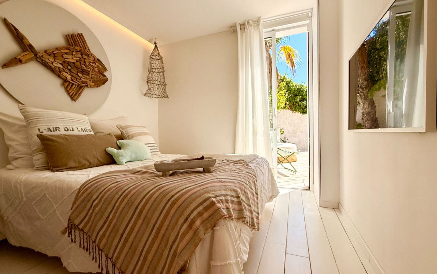 SEA VIEW VILLA 105 M2, WALK TO THE SEA AND LES ISSAMBRES CENTER Image 7