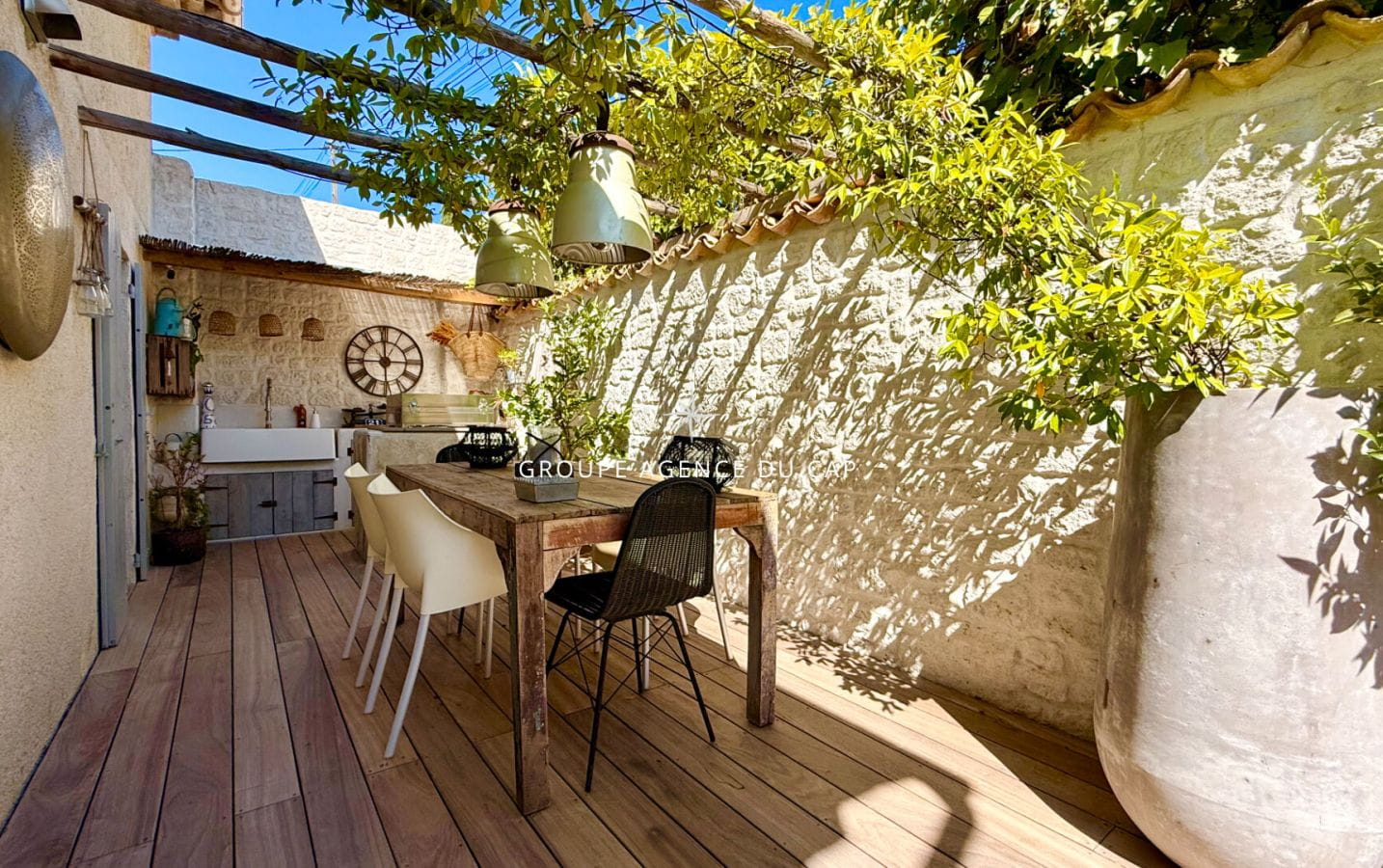 CENTRE AND BEACH ON FOOT SEA VIEW VILLA WITH POOL AND PRIVATE PLACE Image 1