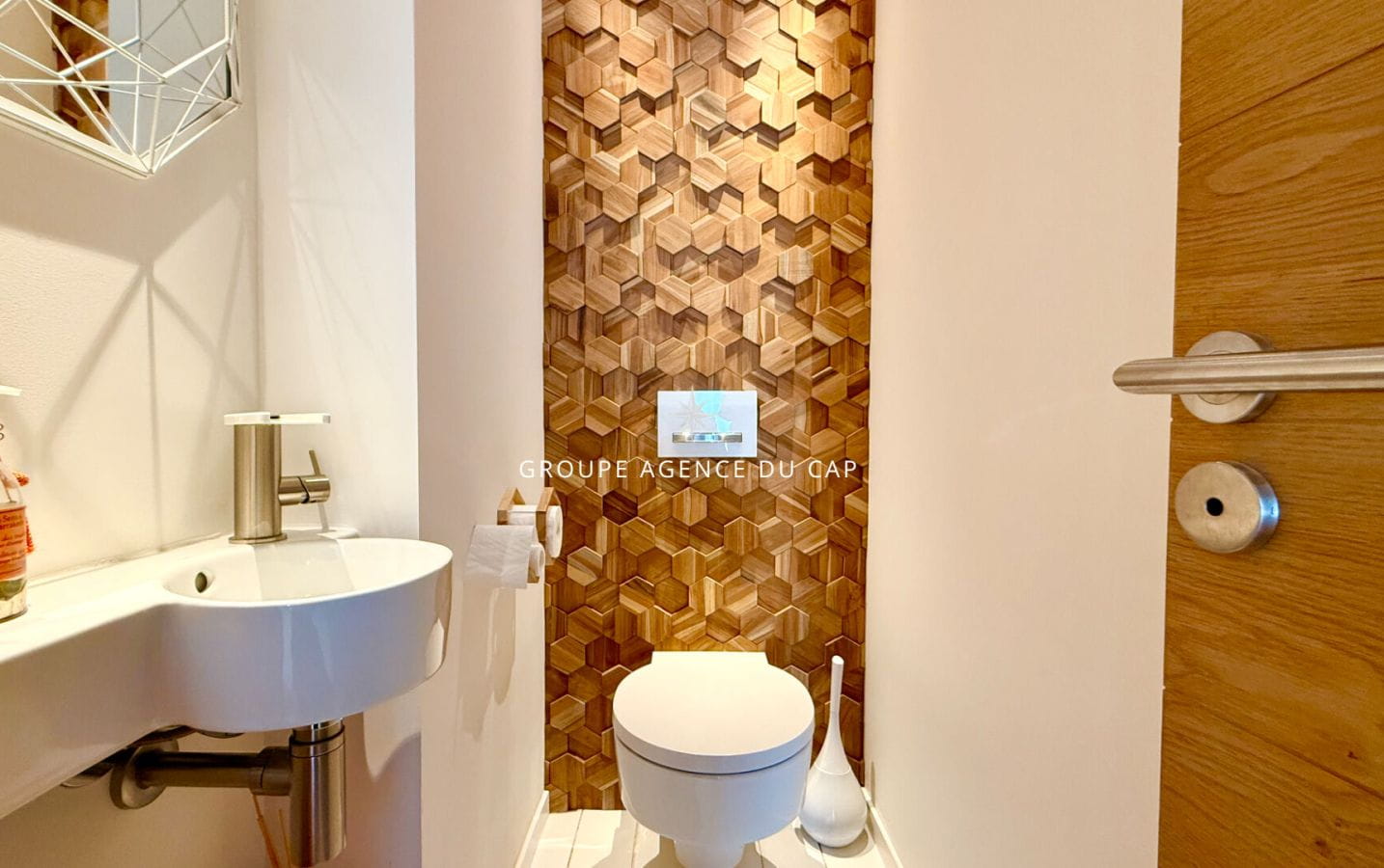 CENTRE AND BEACH ON FOOT SEA VIEW VILLA WITH POOL AND PRIVATE PLACE Image 13