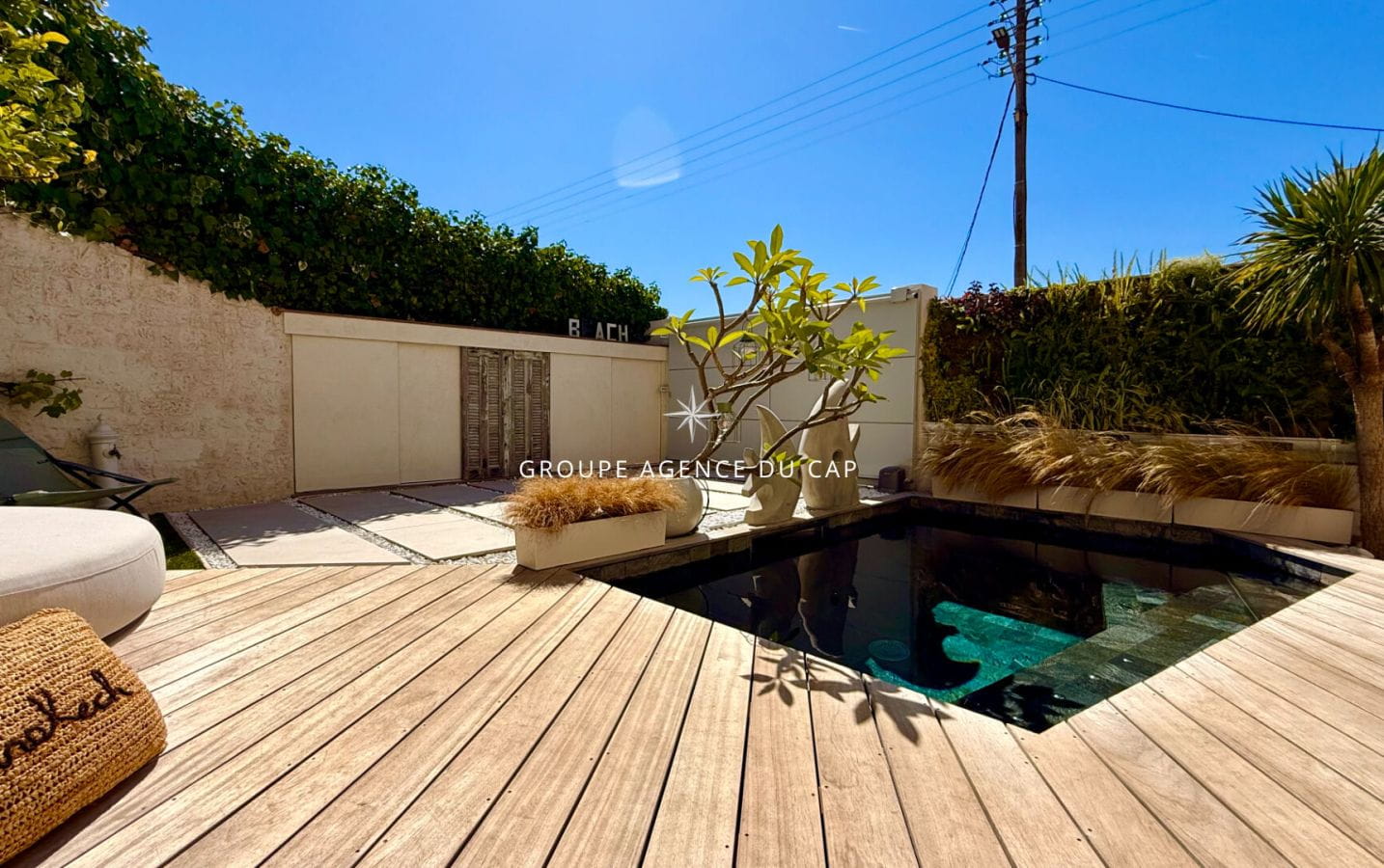 CENTRE AND BEACH ON FOOT SEA VIEW VILLA WITH POOL AND PRIVATE PLACE Image 16