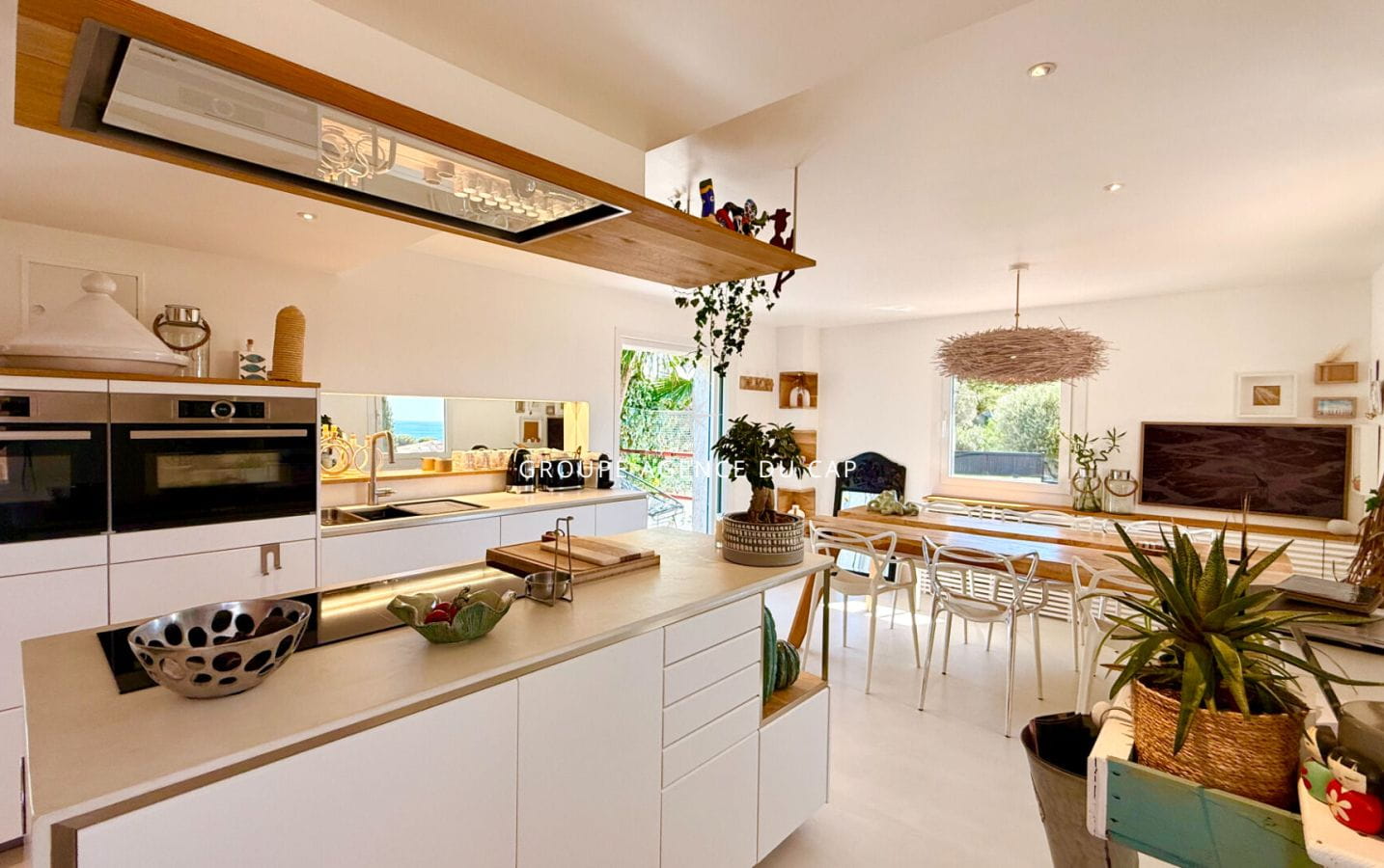 CENTRE AND BEACH ON FOOT SEA VIEW VILLA WITH POOL AND PRIVATE PLACE Image 3