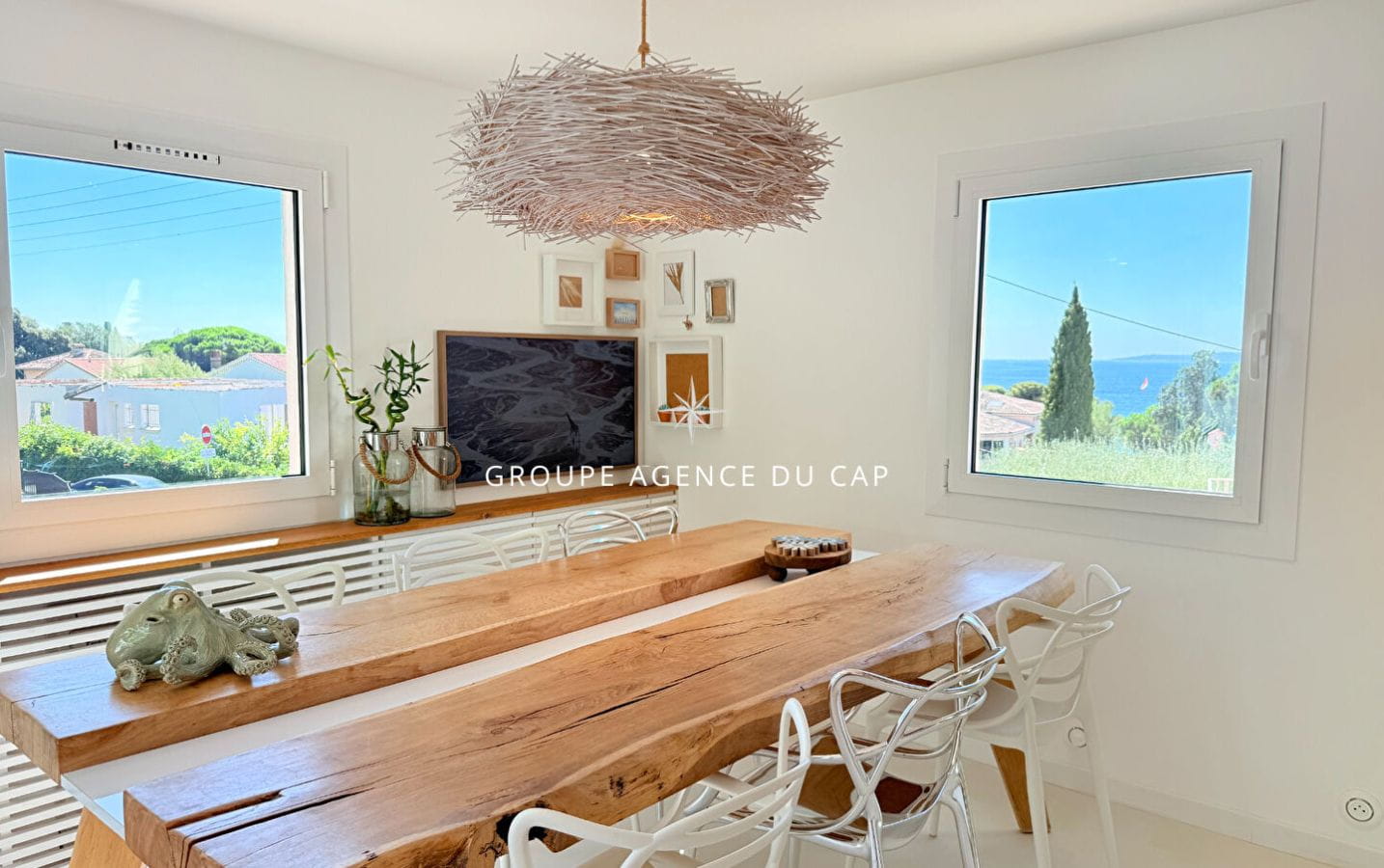 CENTRE AND BEACH ON FOOT SEA VIEW VILLA WITH POOL AND PRIVATE PLACE, LES ISSAMBRES Image 5