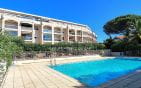 EXCLUSIVE – FOR SALE 2-ROOM APARTMENT WITH SEA VIEW IN RESIDENCE WITH POOL – CELLAR AND PARKING – 200M FROM THE SEA AND 600M FROM THE TOWN CENTER OF SAINT AYGULF Min 9