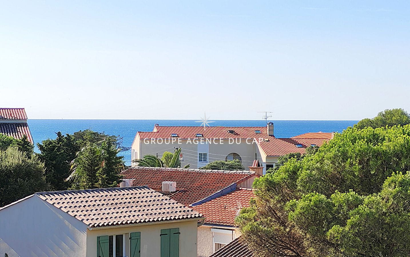 OFFRE AU PRIX RECUE – EXCLUSIVITE A VENDRE APPARTEMENT 2 PIECES VUE MER DANS RESIDENCE AVEC PISCINE CAVE ET PARKING, A 200M DE LA MER ET 600M DU CENTRE VILLE DE SAINT AYGULF Image 0