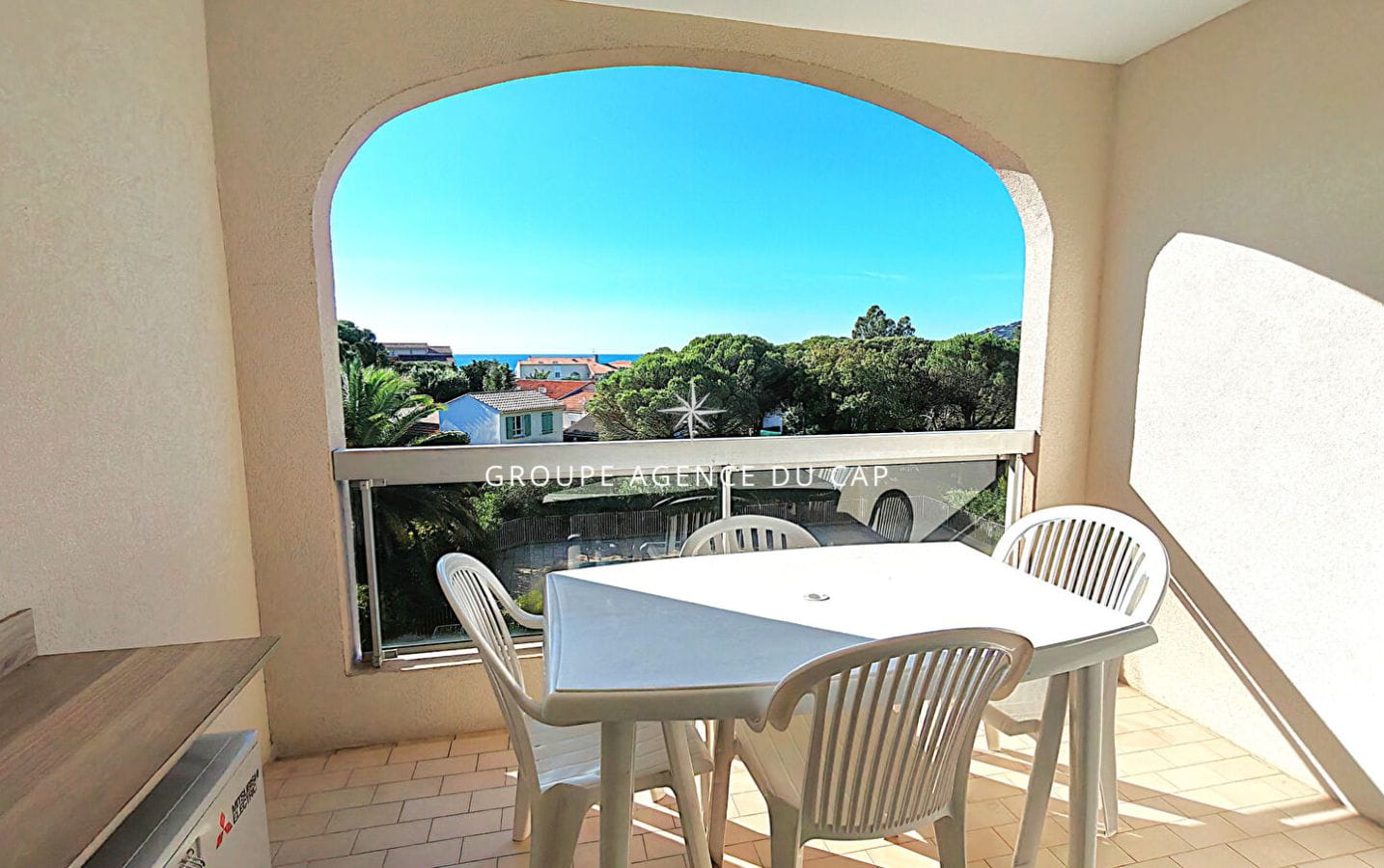 OFFRE AU PRIX RECUE – EXCLUSIVITE A VENDRE APPARTEMENT 2 PIECES VUE MER DANS RESIDENCE AVEC PISCINE CAVE ET PARKING, A 200M DE LA MER ET 600M DU CENTRE VILLE DE SAINT AYGULF Image 6