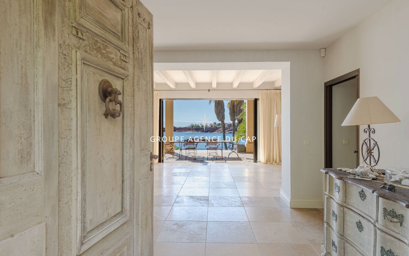 SAINT RAPHAEL ANTHEOR VILLA PIEDS DANS L’ EAU AVEC ACCES PRIVE A LA PLAGE Image 4