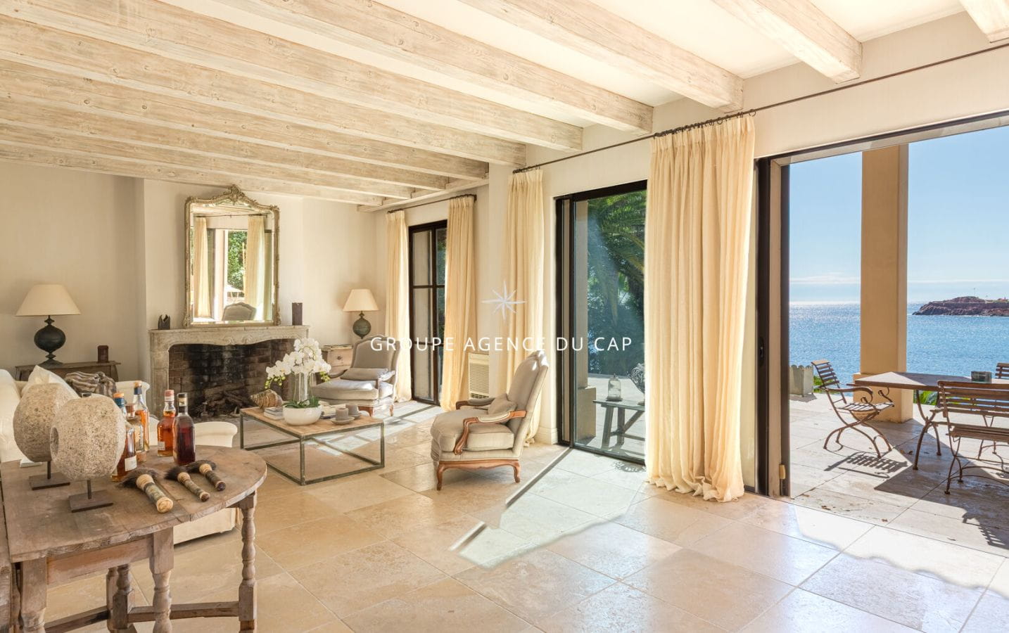 SAINT RAPHAEL ANTHEOR VILLA PIEDS DANS L’ EAU AVEC ACCES PRIVE A LA PLAGE Image 6