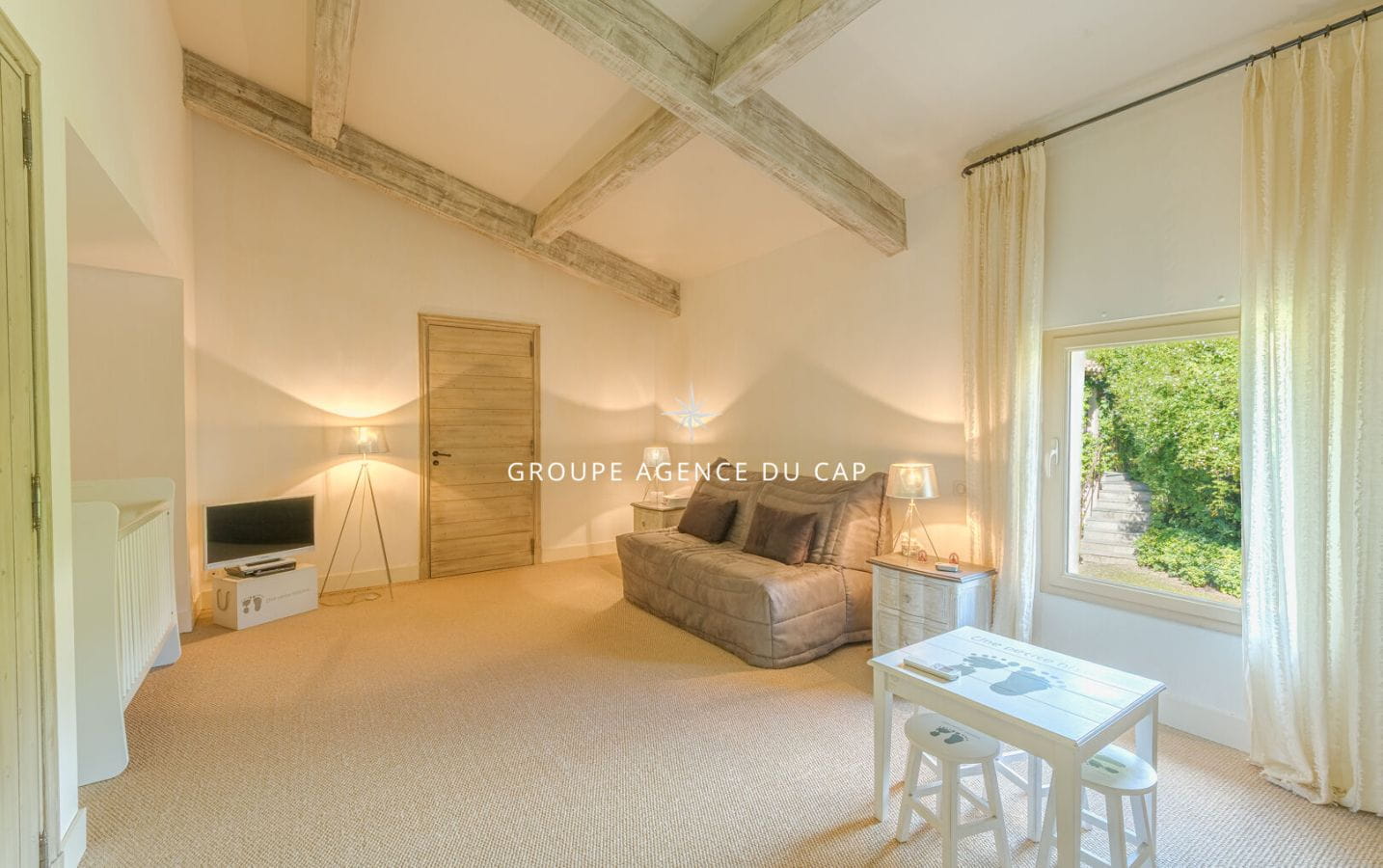 SUPERBE VILLA PIEDS DANS L&rsquo; EAU AVEC ACCES PRIVE A LA PLAGE Image 15