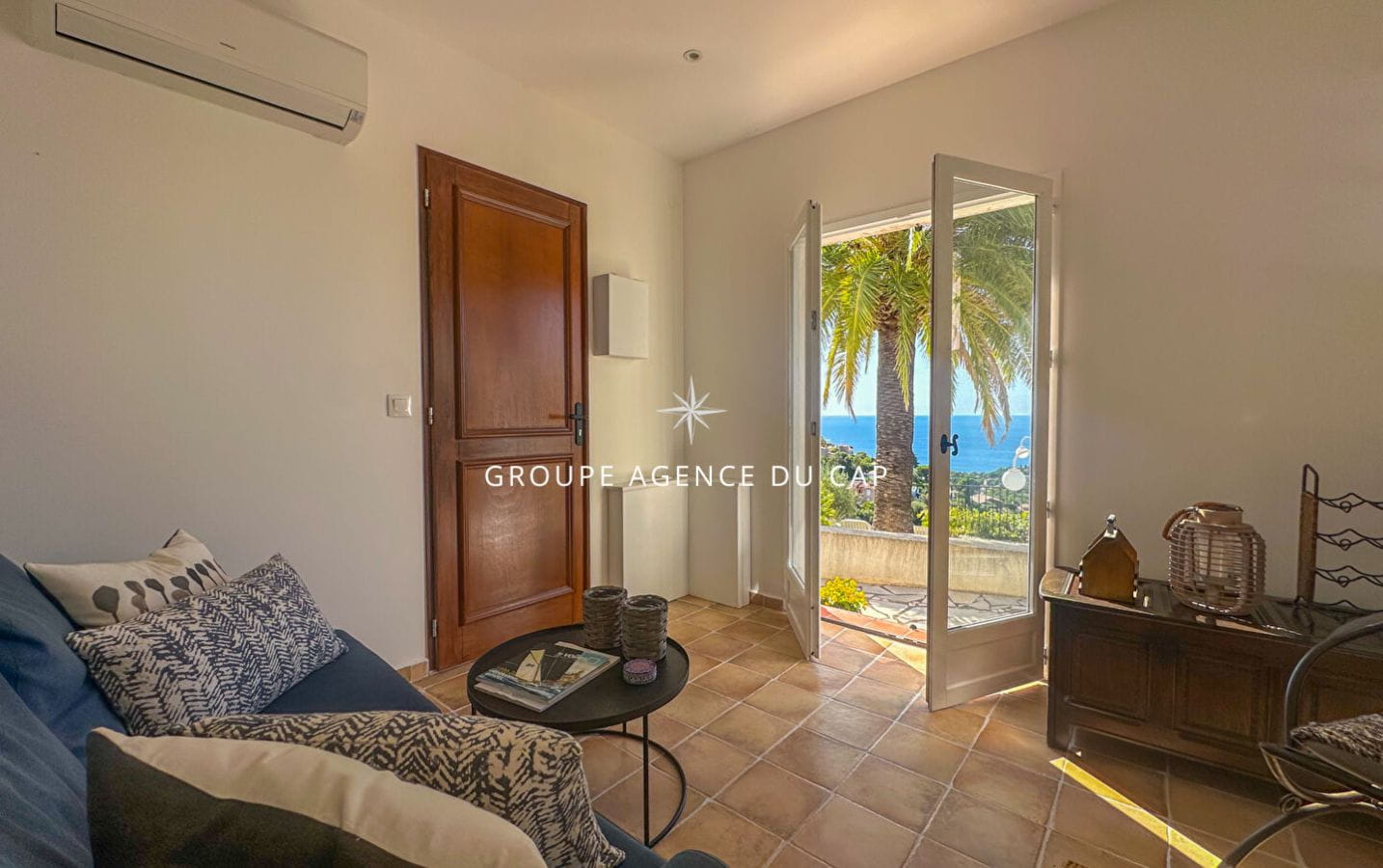 A VENDRE VILLA PROVENCALE VUE MER 7 PIECES PISCINE PLACE DE PARKING, AUX ISSAMBRES Image 11