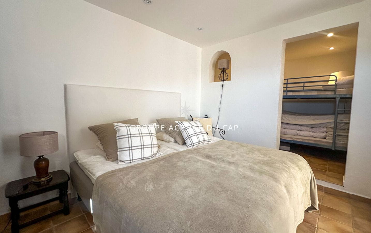 A VENDRE VILLA PROVENCALE VUE MER 7 PIECES PISCINE PLACE DE PARKING, AUX ISSAMBRES Image 13