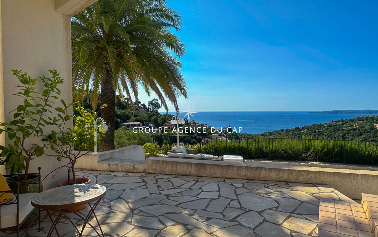 A VENDRE VILLA PROVENCALE VUE MER 7 PIECES PISCINE PLACE DE PARKING, AUX ISSAMBRES Image 14