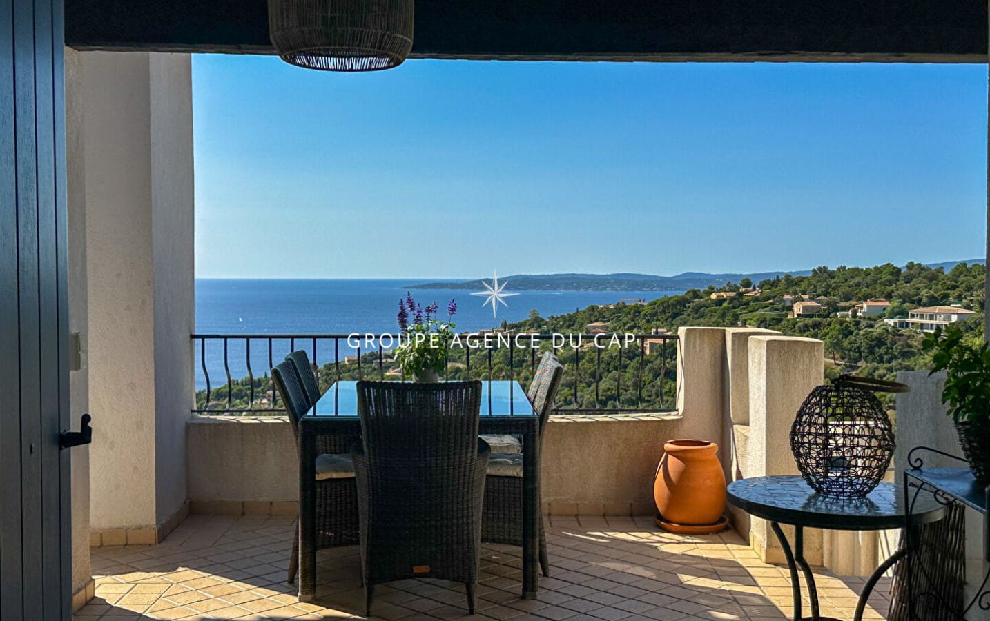 A VENDRE VILLA PROVENCALE VUE MER 7 PIECES PISCINE PLACE DE PARKING, AUX ISSAMBRES Image 15