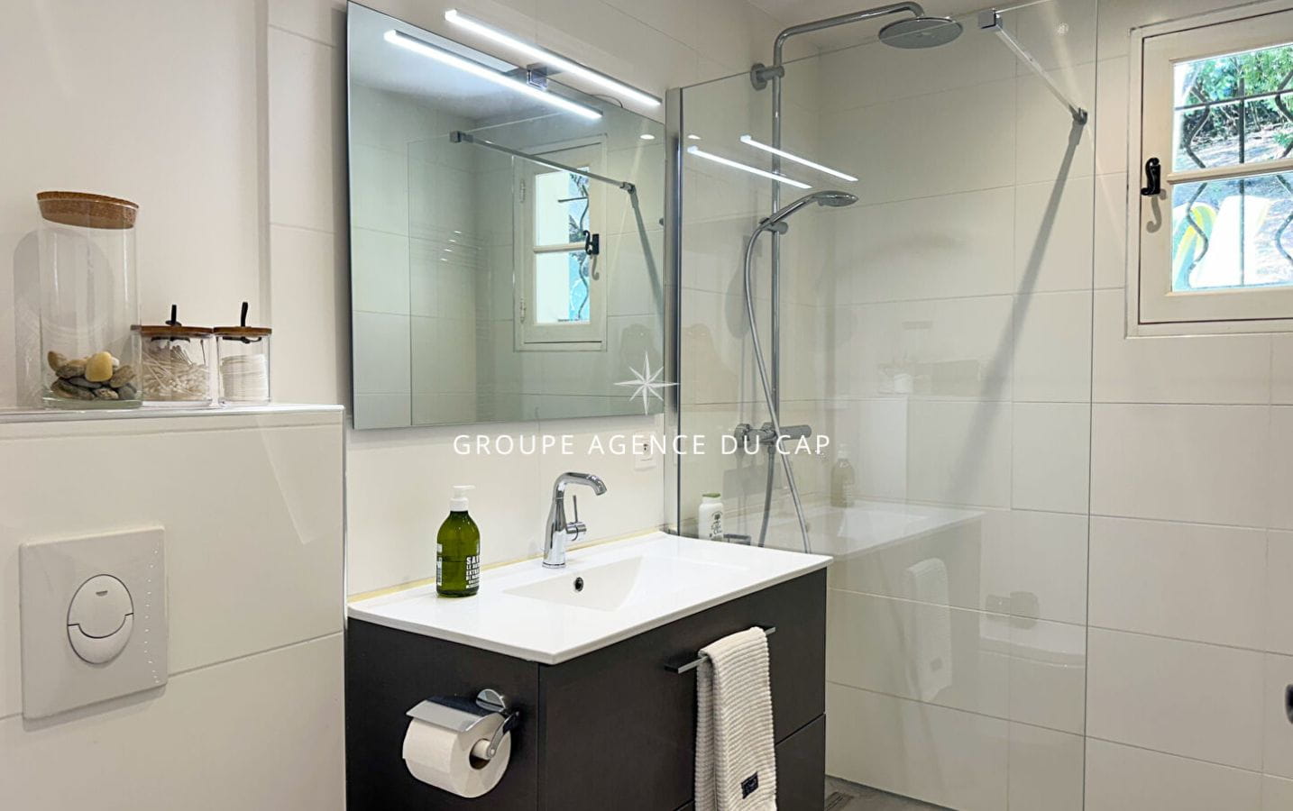 A VENDRE VILLA PROVENCALE VUE MER 7 PIECES PISCINE PLACE DE PARKING, AUX ISSAMBRES Image 9