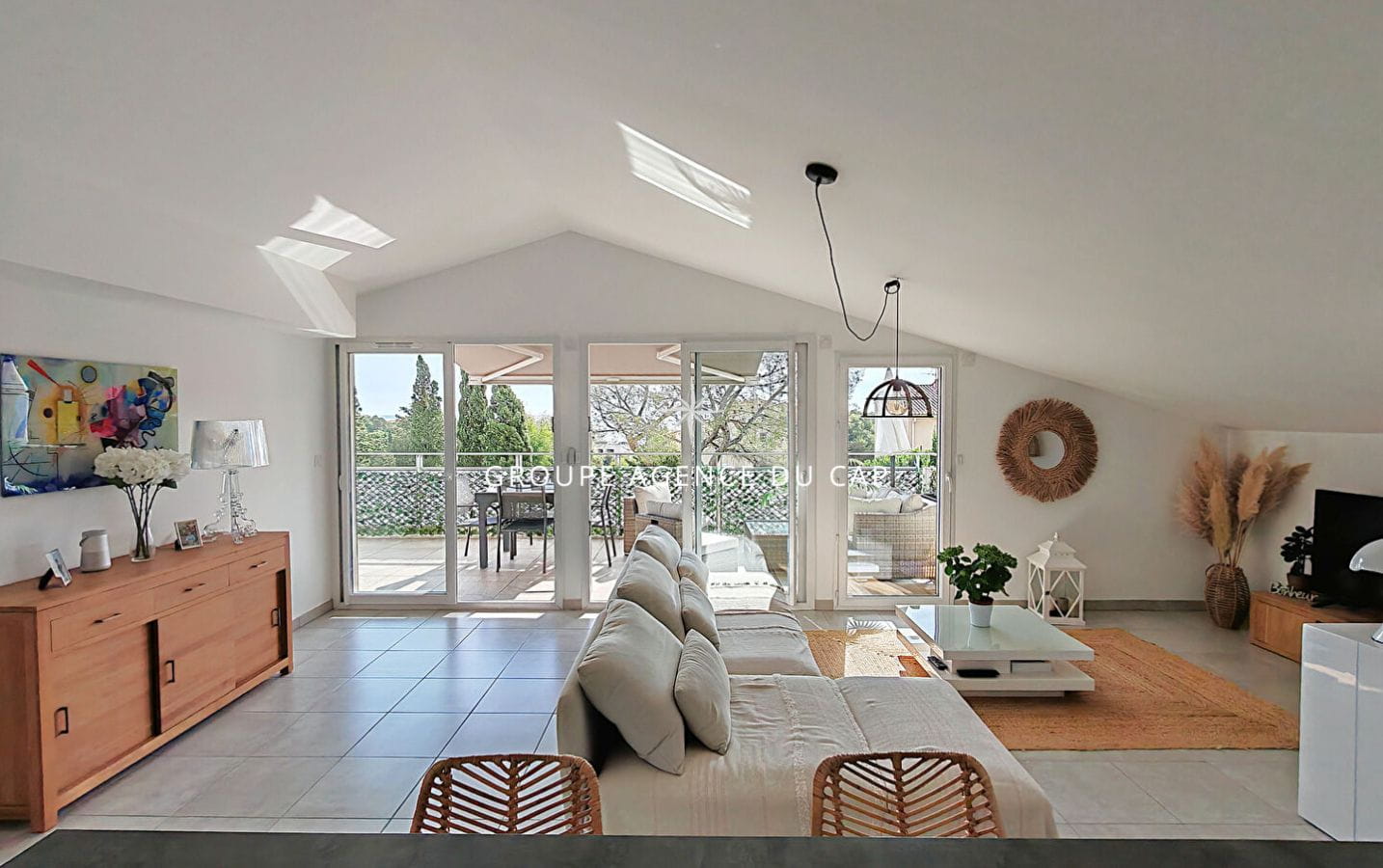 A VENDRE APPARTEMENT EN DERNIER ETAGE 3 PIECES 2 CHAMBRES TERRASSE VUE MER, DANS UNE RESIDENCE AVEC PISCINE, PROCHE MER ET COMMERCES A SAINT AYGULF Image 2