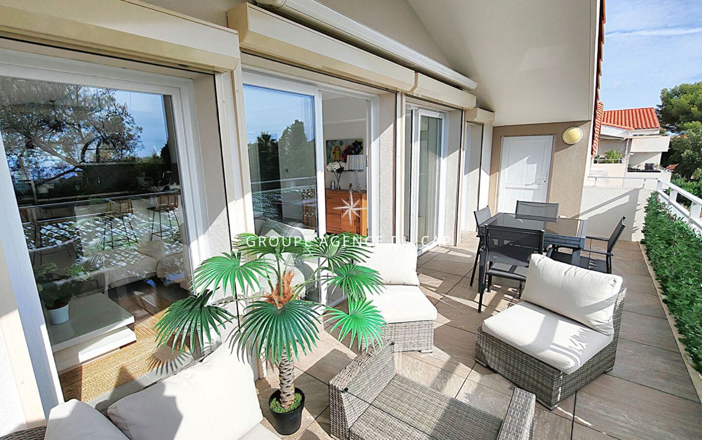 A VENDRE APPARTEMENT EN DERNIER ETAGE 3 PIECES 2 CHAMBRES TERRASSE VUE MER, DANS UNE RESIDENCE AVEC PISCINE PROCHE MER ET COMMERCES -PARKING ET GARAGE – SAINT AYGULF Image 1