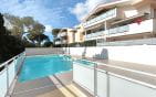 A VENDRE APPARTEMENT EN DERNIER ETAGE 3 PIECES 2 CHAMBRES TERRASSE VUE MER, DANS UNE RESIDENCE AVEC PISCINE PROCHE MER ET COMMERCES -PARKING ET GARAGE – SAINT AYGULF Min 0