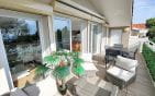 FOR SALE TOP FLOOR APARTMENT 3 ROOMS 2 BEDROOMS TERRACE SEA VIEW, IN A RESIDENCE WITH POOL NEAR THE SEA AND SHOPS – PARKING AND GARAGE – SAINT AYGULF Min 1