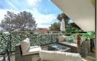 FOR SALE TOP FLOOR APARTMENT 3 ROOMS 2 BEDROOMS TERRACE SEA VIEW, IN A RESIDENCE WITH POOL NEAR THE SEA AND SHOPS – PARKING AND GARAGE – SAINT AYGULF Min 12