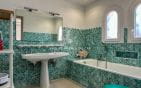 A VENDRE VILLA 6 CHAMBRES EN SUITE PISCINE POOL HOUSE VUE MER PANORAMIQUE SUR ST-TROPEZ GARAGES ET PARKINGS Min 14
