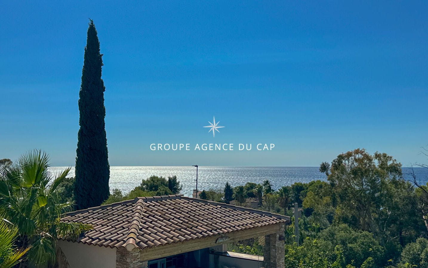 A VENDRE VILLA 6 CHAMBRES EN SUITE PISCINE POOL HOUSE VUE MER PANORAMIQUE SUR ST-TROPEZ GARAGES ET PARKINGS Image 16