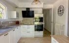 A VENDRE VILLA 6 CHAMBRES EN SUITE PISCINE POOL HOUSE VUE MER PANORAMIQUE SUR ST-TROPEZ GARAGES ET PARKINGS Min 6