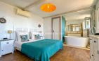 A VENDRE VILLA 6 CHAMBRES EN SUITE PISCINE POOL HOUSE VUE MER PANORAMIQUE SUR ST-TROPEZ GARAGES ET PARKINGS Min 9