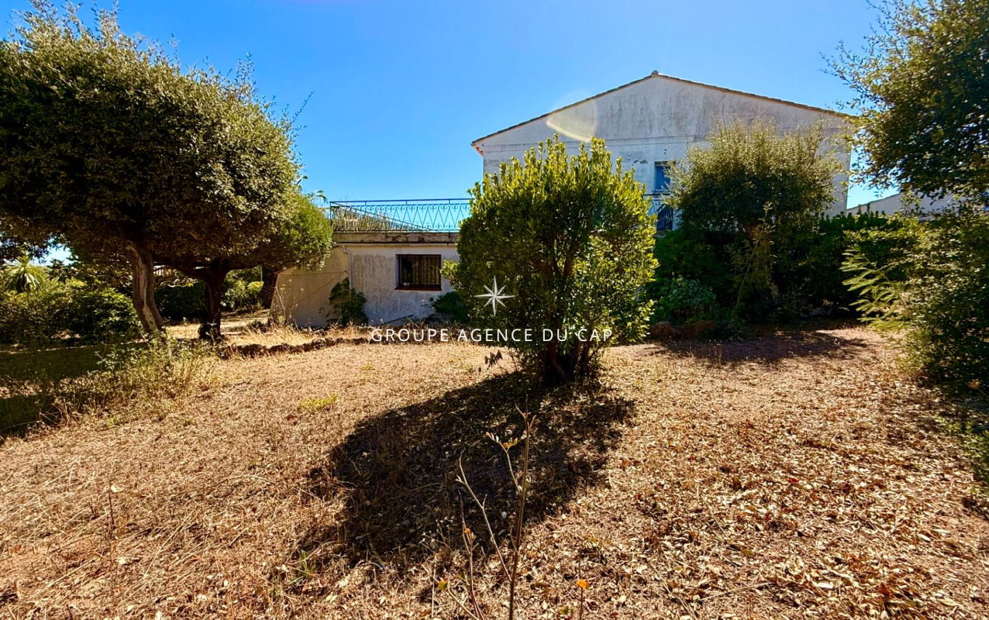 VILLA A RENOVER  AVEC VUE MER DE ST RAPHAEL A ST TROPEZ SUR TERRAIN PLAT GARAGE Image 12