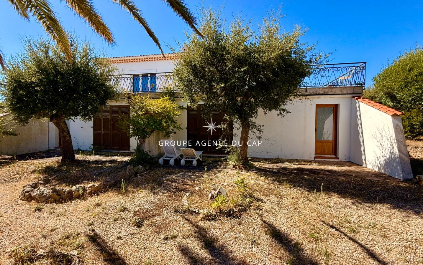 VILLA A RENOVER  AVEC VUE MER DE ST RAPHAEL A ST TROPEZ SUR TERRAIN PLAT GARAGE Image 3