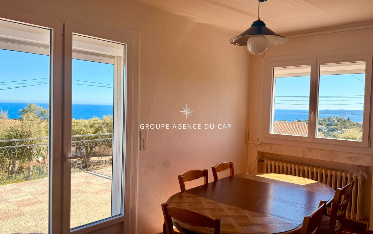 VILLA A RENOVER  AVEC VUE MER DE ST RAPHAEL A ST TROPEZ SUR TERRAIN PLAT GARAGE Image 6