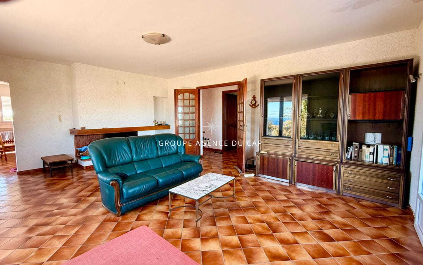 VILLA A RENOVER  AVEC VUE MER DE ST RAPHAEL A ST TROPEZ SUR TERRAIN PLAT GARAGE Image 8