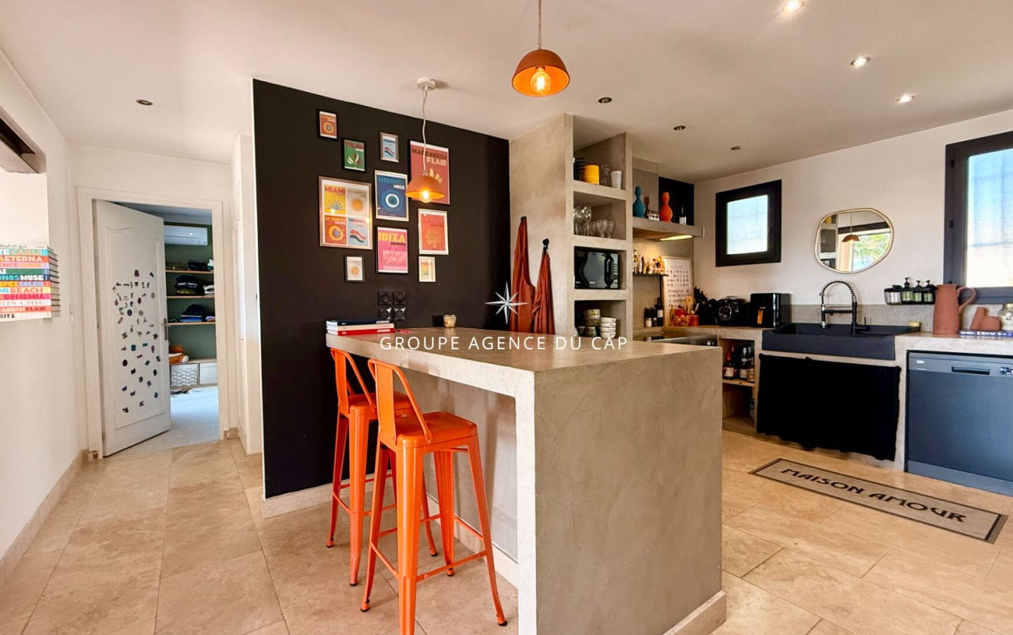 VILLA MODERNE VUE MER SUR LE GOLFE DE SAINT TROPEZ AVEC PISCINE GARAGE ET APPARTEMENT 4 PIECES, AUX ISSAMBRES Image 7